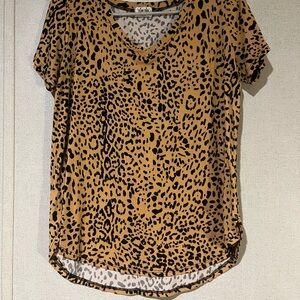 Chic Leopard V-Neck Short Sleeve Top